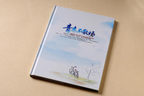 如何制作一本高中畢業(yè)紀(jì)念冊(cè)？
